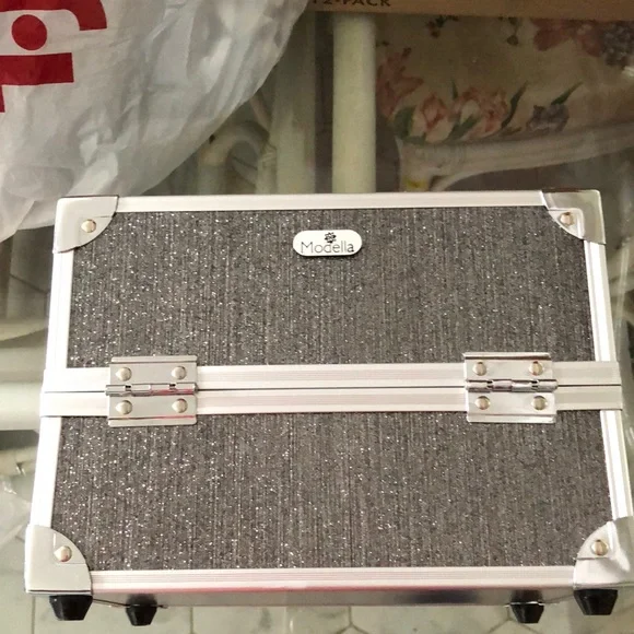 NEW - Modella Makeup case - Picture 1 of 3